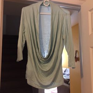 Woman’s top studio Y. Size L